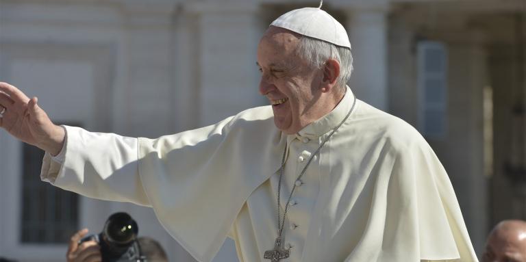 Папа Франциск кацна в София